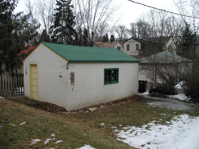 EXTERIOR REMODEL: OUTDOOR URBAN RETREAT