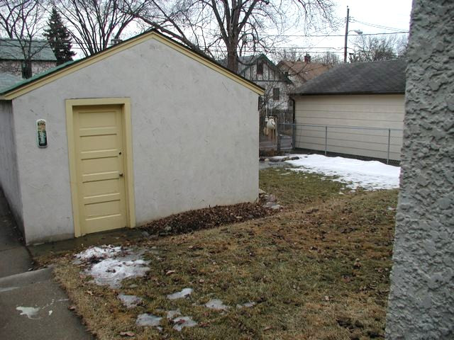 EXTERIOR REMODEL: OUTDOOR URBAN RETREAT